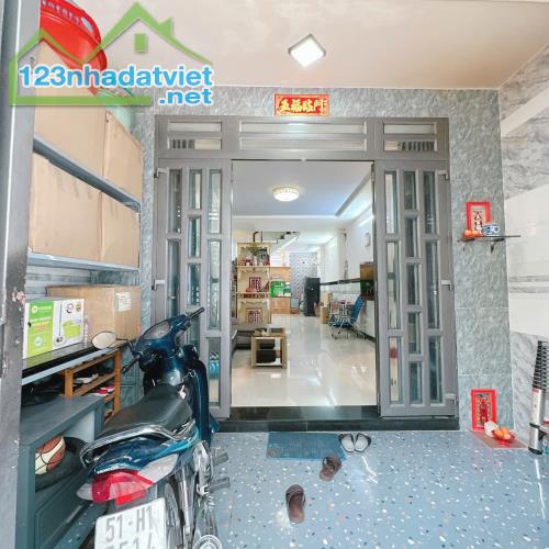 Về quê lập gia đình, bán gấp nhà mới, hẻm xe hơi, Chiến Lược- Bình Tân 64m, 5.1 tỷ. TL - 1