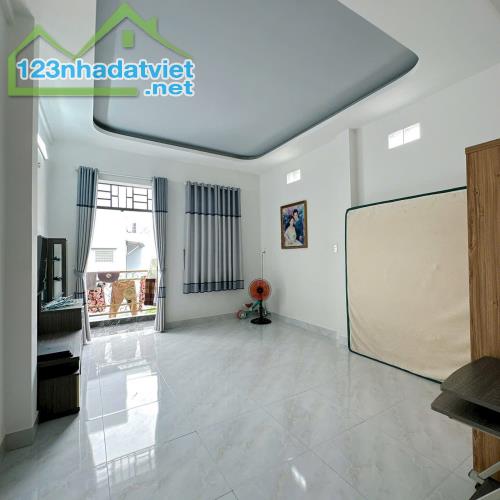 Về quê lập gia đình, bán gấp nhà mới, hẻm xe hơi, Chiến Lược- Bình Tân 64m, 5.1 tỷ. TL - 2