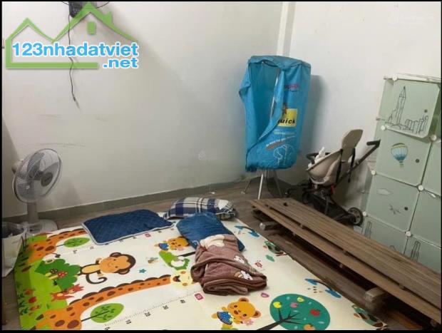 Cho thuê nhà ngõ Đỗ Nhuận, Đê Tô Hoàng, 2.5 tầng x 47m2, 3 ngủ ở gđ, nhóm 5 người - 3