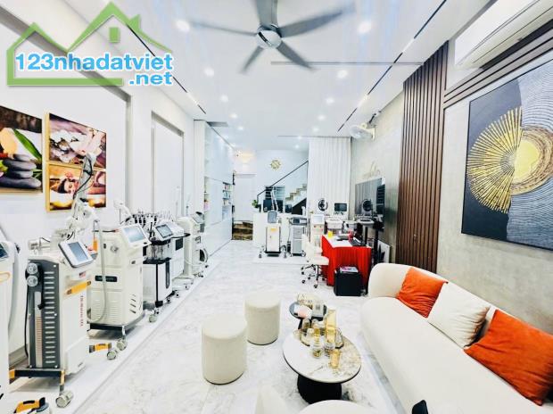 Phân Lô- Ngõ Thông Ô Tô 7 Chỗ- Đường Giải Phóng- Gần Hồ Phương Liệt- 52m2-5 Tầng- 15.4 Tỷ
