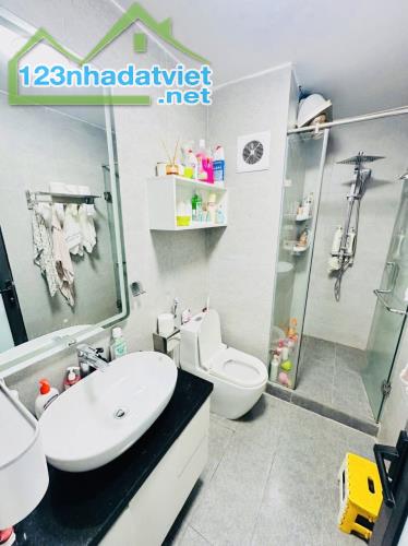 Phân Lô- Ngõ Thông Ô Tô 7 Chỗ- Đường Giải Phóng- Gần Hồ Phương Liệt- 52m2-5 Tầng- 15.4 Tỷ - 5