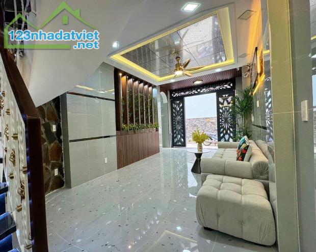 Bán nhà hẻm Hậu Giang, q6, ngang 7,3, 3 tấm, BTCT, sổ hồng, giá nhỉnh 5 tỷ.