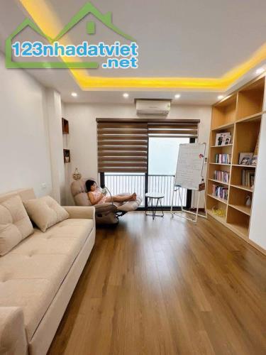 Bán gấp siêu phẩm nhà Cầu Giấy - Gần Ô tô đỗ- 41m2 – 4 Tầng – Giá chỉ 8 tỷ. - 1