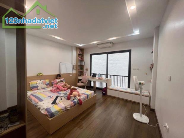 Bán gấp siêu phẩm nhà Cầu Giấy - Gần Ô tô đỗ- 41m2 – 4 Tầng – Giá chỉ 8 tỷ. - 2