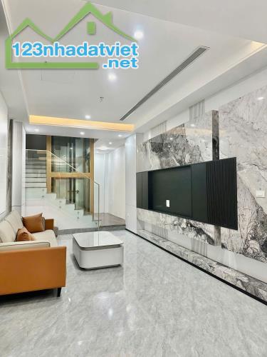 NHÀ VỊ TRÍ CỰC ĐẸP SÁT NGAY XUÂN LA-TÂY HỒ. 50M2 X 6 TẦNG, SỔ ĐỎ, 14.8 TỶ. LH:0979192933.
