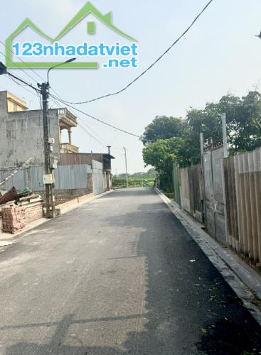 Bán đất đẹp lung linh Kính Nỗ Uy Nỗ Đông Anh , ô tô 7 chỗ , 10m ra bìa làng