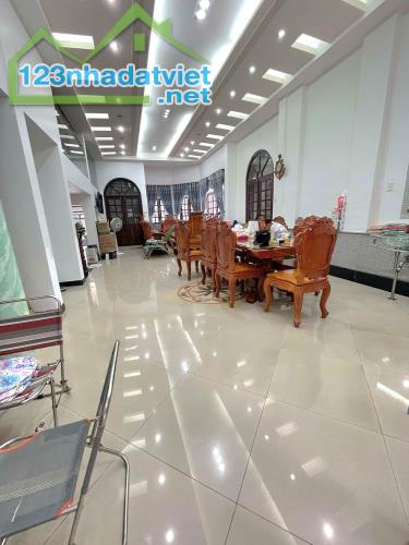 BIỆT THỰ TÊN LỬA 10 X 20M- 4 TẦNG - ĐƯỜNG 10M - GIÁ 22.6 TỶ - 1