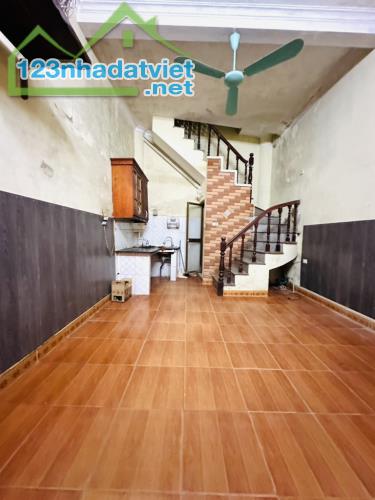 BÁN NHÀ RIÊNG 3 TẦNG – GỐC ĐỀ – 26M2 – GIÁ 2.8 TỶ – TRUNG TÂM CHỢ HOÀNG MAI