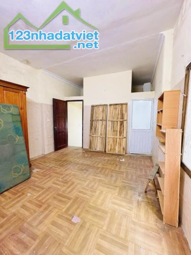 BÁN NHÀ RIÊNG 3 TẦNG – GỐC ĐỀ – 26M2 – GIÁ 2.8 TỶ – TRUNG TÂM CHỢ HOÀNG MAI - 2