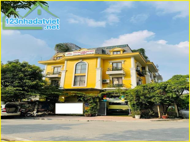 Siêu phẩm! Biệt thự VIP Phạm Văn Đồng, căn góc 3 thoáng, có hầm, vị trí đắc địa 400m*5T