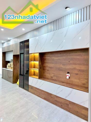 BÁN NHÀ ĐỨC DIỄN 35M2X5T,LÔ GÓC,Ô TÔ TRÁNH, BÃI XE Ô TÔ CÁCH NHÀ 100M,7 TỶ