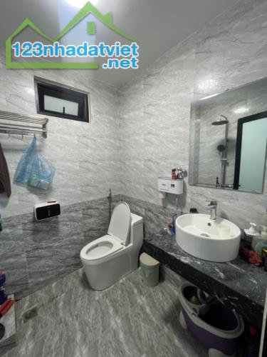 Bán nhà Thái Hà ngõ thông ,lô góc dân xây  nhà khung cột chắc chắn 2 thoáng 32m giá 8..5 t - 3
