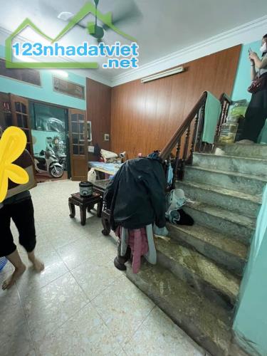 BÁN ĐẤT TẶNG NHÀ 3 TẦNG 4 PHÒNG NGỦ, 45M2 TRƯƠNG ĐỊNH - HOÀNG MAI - GIÁ 8.5 TỶ - SỔ ĐỎ - 3