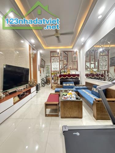 Bán nhà Nguyễn Viết Xuân phân lô quân đội nhà đẹp 2 thoáng nội thất xịn 45m giá 11.5 tỷ (