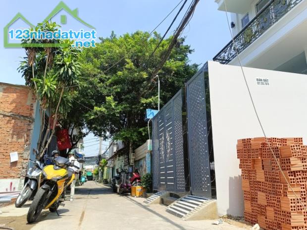 NGAY LÊ TRỌNG TẤN VÀ BỜ KÊNH THAM LƯƠNG - ĐẤT 82M2(4x20.5) -HẺM XE HƠI THÔNG. CHỈ HƠN 4 TỶ - 1