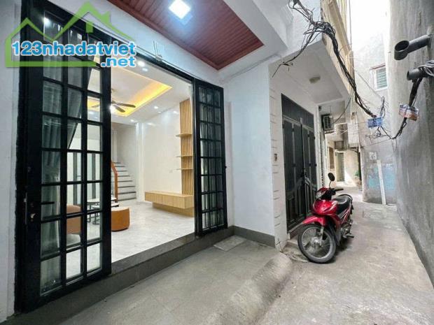 NHÀ ĐẸP TẠI THỊNH HÀO- ĐỐNG ĐA-NHÀ MỚI KHÁCH CHỈ VIỆC XÁCH VALI VỀ Ở DT 23M 5T HƠN 5TỶ