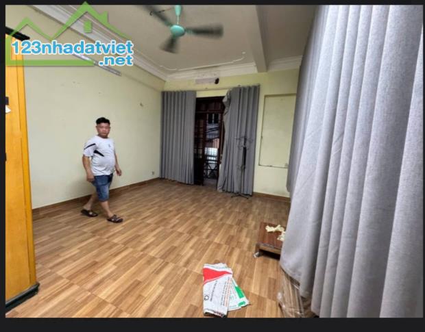 Cần bán nhà cự Lộc lô góc mặt ngõ kinh doanh. - 2