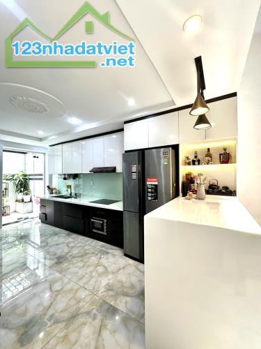 🌟 BÁN NHÀ 5 TẦNG ĐẸP – KHU DÂN CƯ GREENLIFE 13C – GIÁP QUẬN 8 – GIÁ CHỈ 8.9 TỶ 🌟
