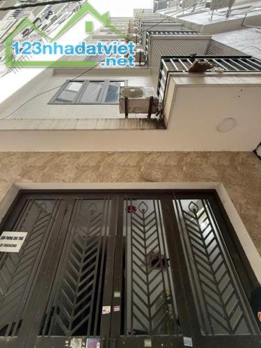 🏠 BÁN CCMN NGÕ 147 TRIỀU KHÚC – 60M² – 8 TẦNG  TM– GIÁ 11.9 TỶ - hangmini.com