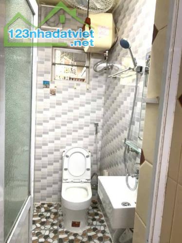 Cho thuê căn hộ tập thể tầng 3 Kim Liên Đống Đa 55m,  2 ngủ, giá 7tr/tháng - 3