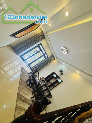 Cho Thuê Nhà đẹp Nguyên Căn đường Bắc Sơn cách biển 30m.  làm vp spa... giá chỉ 12 triệu