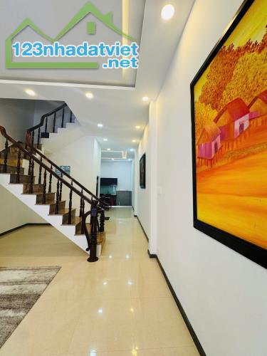 Cho Thuê Nhà đẹp Nguyên Căn đường Bắc Sơn cách biển 30m.  làm vp spa... giá chỉ 12 triệu - 1