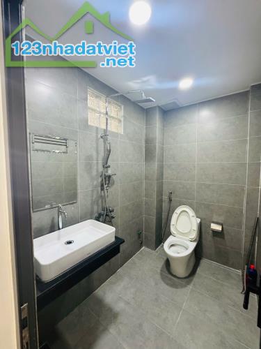 Cho Thuê Nhà đẹp Nguyên Căn đường Bắc Sơn cách biển 30m.  làm vp spa... giá chỉ 12 triệu - 4