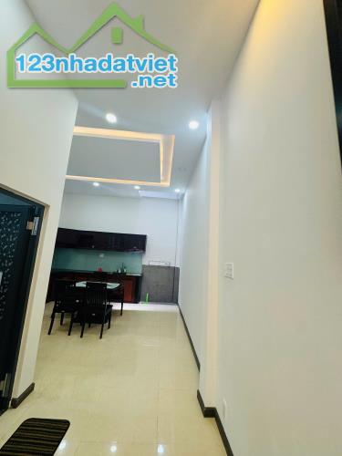 Cho Thuê Nhà đẹp Nguyên Căn đường Bắc Sơn cách biển 30m.  làm vp spa... giá chỉ 12 triệu - 5