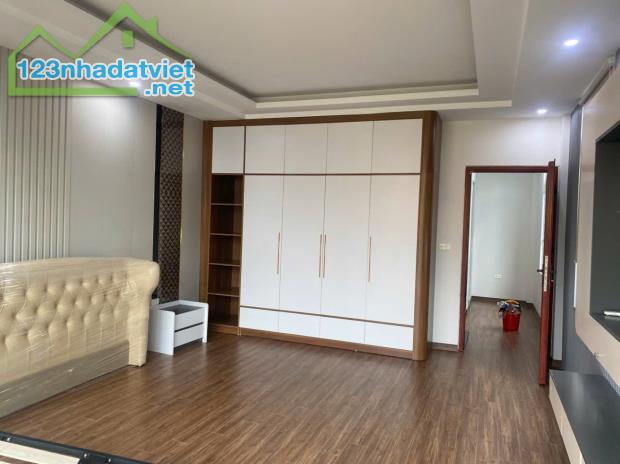 Bán nhà Bát Khối,Long Biên 5 tầng,55m,Mt4.5m ,kinh doanh chỉ 11 tỷ - 5