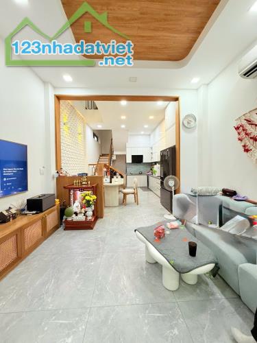 HÀNG HIẾM DÀNH CHO KHÁCH VIP - QUẬN 10 - ĐƯỜNG 3 THÁNG 2 - NHÀ 5 TẤM - DT:56M2 - NHỈNH 15 - 3