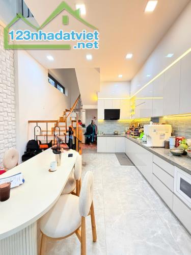 HÀNG HIẾM DÀNH CHO KHÁCH VIP - QUẬN 10 - ĐƯỜNG 3 THÁNG 2 - NHÀ 5 TẤM - DT:56M2 - NHỈNH 15