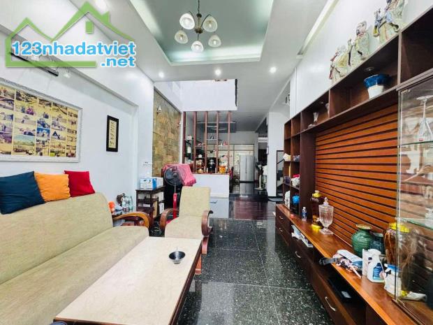 Biệt thự gần nhà ga T3 Văn Chung P.13 Tân Bình 7.2 x 21 giá 26.3 tỷ - 1