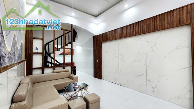 Nhà 3 tầng Thiên Lôi - sân cổng riêng, 45m, gần AEON, Giá 2.55 tỉ - 1