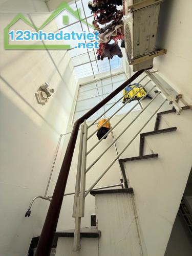 TOÀ NHÀ CHDV NGAY CẦU THAM LƯƠNG CHO THUÊ 70TR/Th - 120M2 - NGANG 6M VUÔNG A4 - 6 TẦNG HẦM - 1
