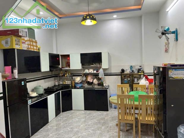 ❇️Cho Thuê Nhà 3 tầng Thạnh Lộc 8 Gần Cầu An Lộc Cách Gò Vấp vài bước chân

👉 Dt - 2