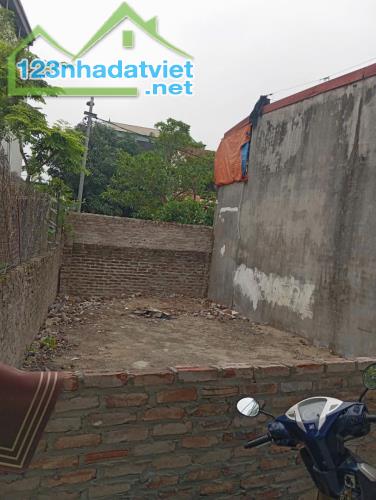 Bán đất Liên Mạc, 37m2, mặt tiền 3,5m, phân lô, ô tô,  nhỉnh 3tỷ.