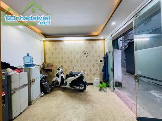 VIP TRẦN THÁI TÔNG – 30M²*5T – MT RỘNG – NGÕ THÔNG – GIÁ MỚI 7.65 TỶ 🌹
