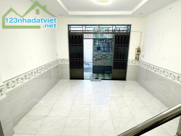 NHÀ BÁN - GẦN NGÃ 4 QUANG TRUNG & PHẠM VĂN CHIÊU GV - DT 55M² - 2 TẦNG LẦU CHỈ HƠN 4 TỶ  + - 1