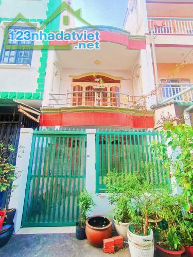 Bán nhà ngay trung tâm quận 6 - Hẻm xe hơi thông bàn cờ - 7.6 Tỷ