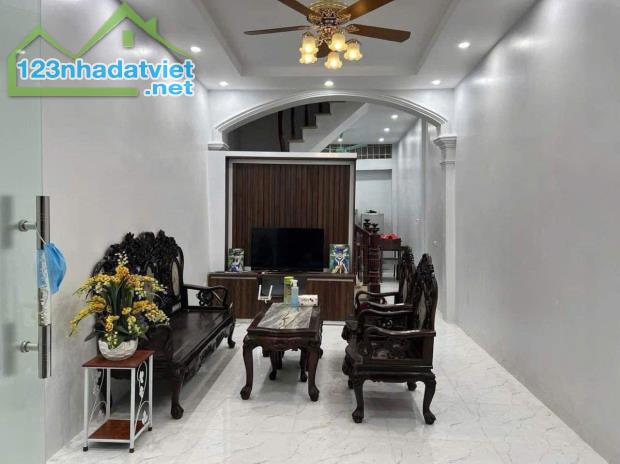 Bán Nhà Hào Nam Ngõ Thông - Kinh Doanh DT 45m2 5 tầng MT 3.2m Giá 13.5 tỷ - 3