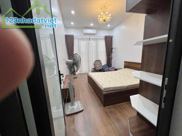 Bán Nhà Hào Nam Ngõ Thông - Kinh Doanh DT 45m2 5 tầng MT 3.2m Giá 13.5 tỷ - 1