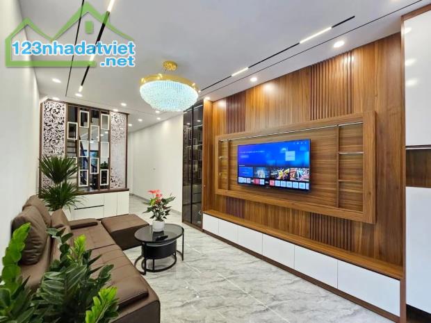 BÁN NHÀ VÕ CHÍ CÔNG - TÂY HỒ- 5 TẦNG MỚI Ở NGAY- MỖI TẦNG 1 PHÒNG KHÉP KÍN- 40M  HƠN 7 TỶ
