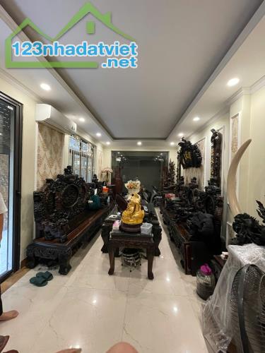 Duy nhất! Một căn lô góc 53m2x6T thang máy, tọa lạc vị trí trung tâm phố Ngọc Hà, Ba Đình.