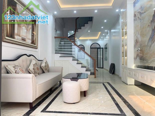 SIÊU PHẨM GIẢM GIÁ THÁNG NÀY 5 TẦNG Ô TÔ ĐỖ CỬA CHỈ 3,5XTY - 4