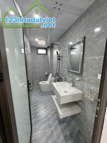 SIÊU PHẨM GIẢM GIÁ THÁNG NÀY 5 TẦNG Ô TÔ ĐỖ CỬA CHỈ 3,5XTY