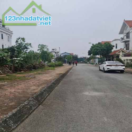 31m2 Tái định cư Trâu Quỳ, Gia Lâm. Đường 12m, cạnh trục chính. Lh 0989894845 - 2