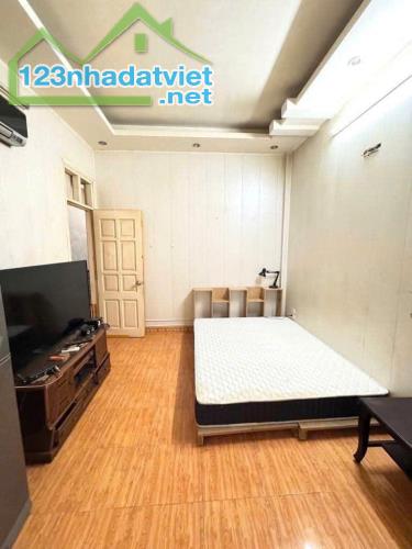 Nhà hiếm 25m ra đường Láng gần ngã tư Nguyễn Chí Thanh 48m2*4T MT 5m đủ nội thất ở luôn - 3
