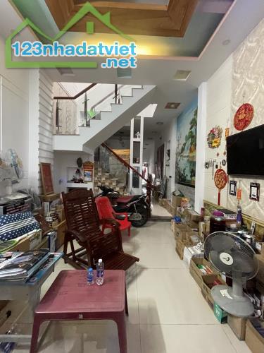 Nhà Mặt tiền XTT7 , KD cực sầm uất cạnh chợ đầu mối HM chỉ 7.69 tỷ TL. - 1