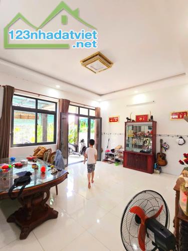 Kinh Khủng Khiếp, Bán Nhà Dt 201m2, ngang 6, Mặt Tiền, Quận 9, Giá chỉ 2.96ty - 3