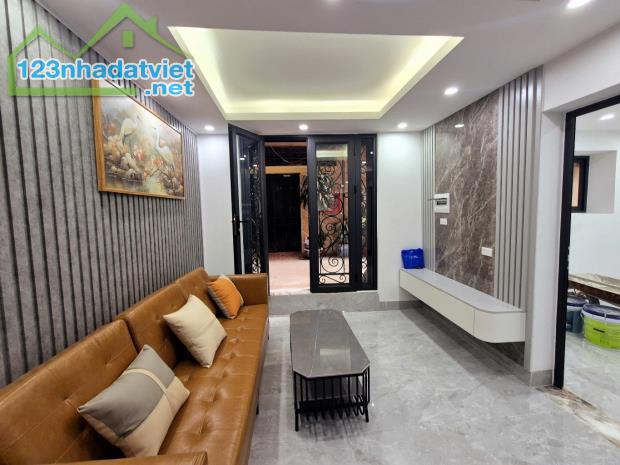 Bán nhà tập thể Nhân Hòa gần phố nhà đẹp 3 ngủ nội thất xịn  kinh doanh 72m giá 4.35  tỷ .